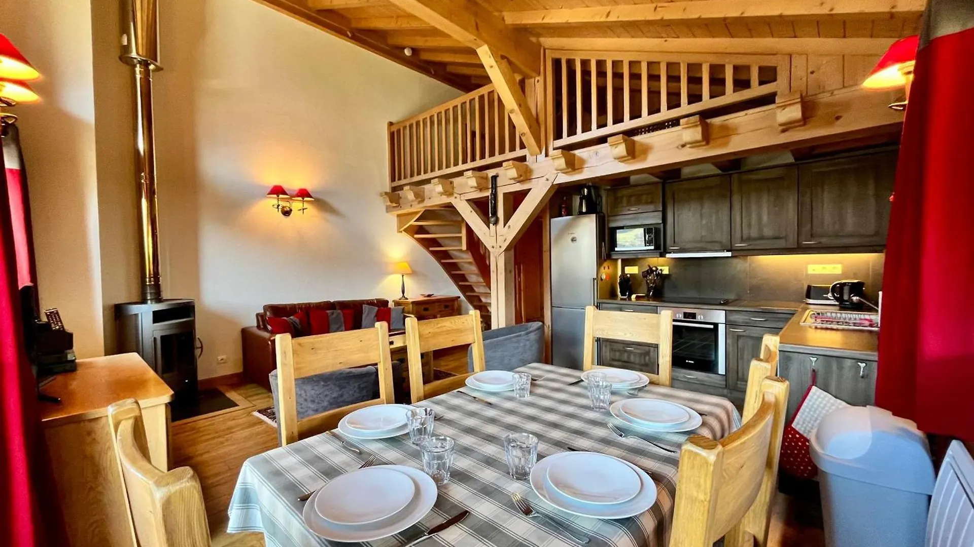Chalet Moderne 3 Chambres Avec Balcon Et Garage A Samoens - Fr-1-624-25 0*,  France