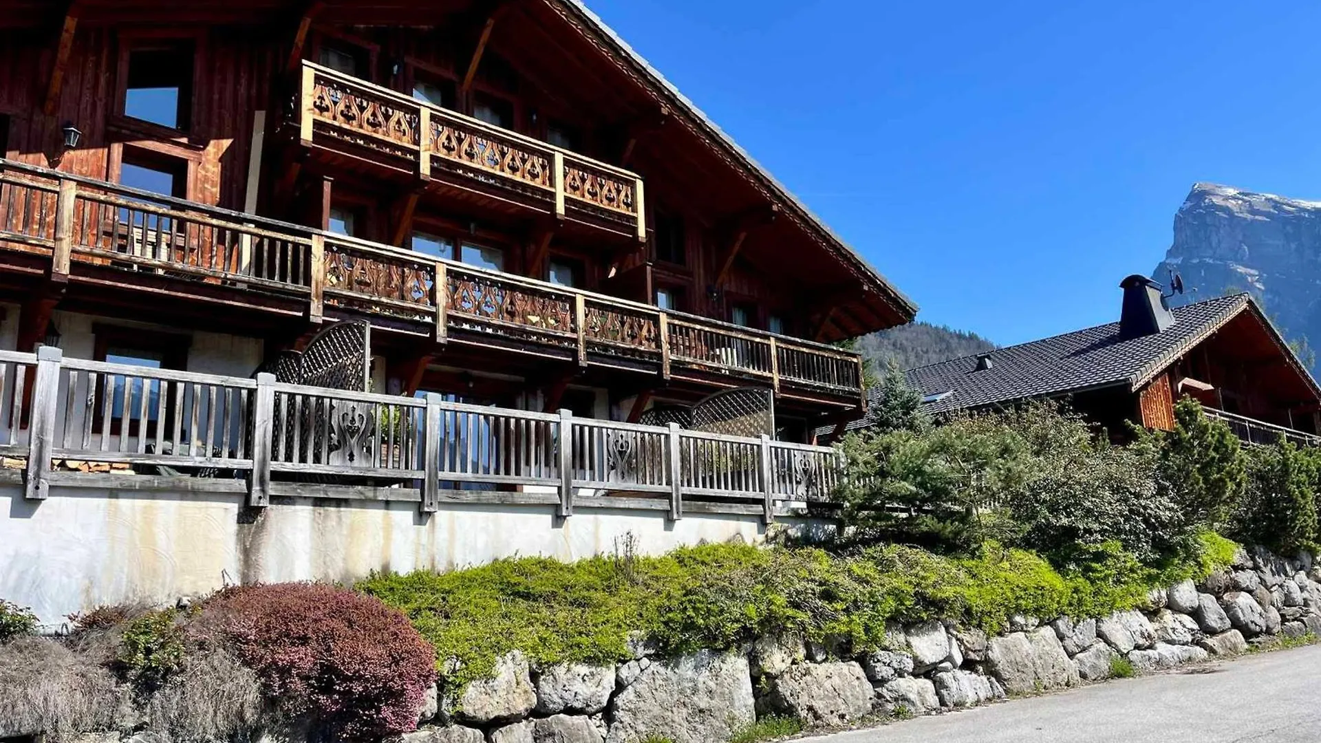 Apartment Chalet Moderne 3 Chambres Avec Balcon Et Garage A Samoens - Fr-1-624-25 France