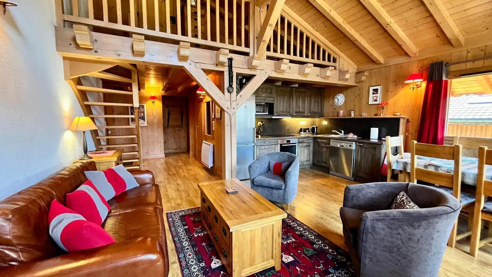 Chalet Moderne 3 Chambres Avec Balcon Et Garage A Samoens - Fr-1-624-25