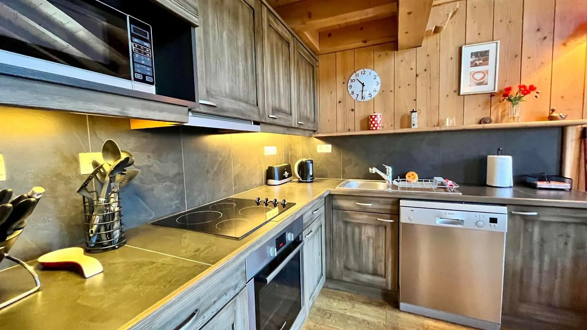 Chalet Moderne 3 Chambres Avec Balcon Et Garage A Samoens - Fr-1-624-25