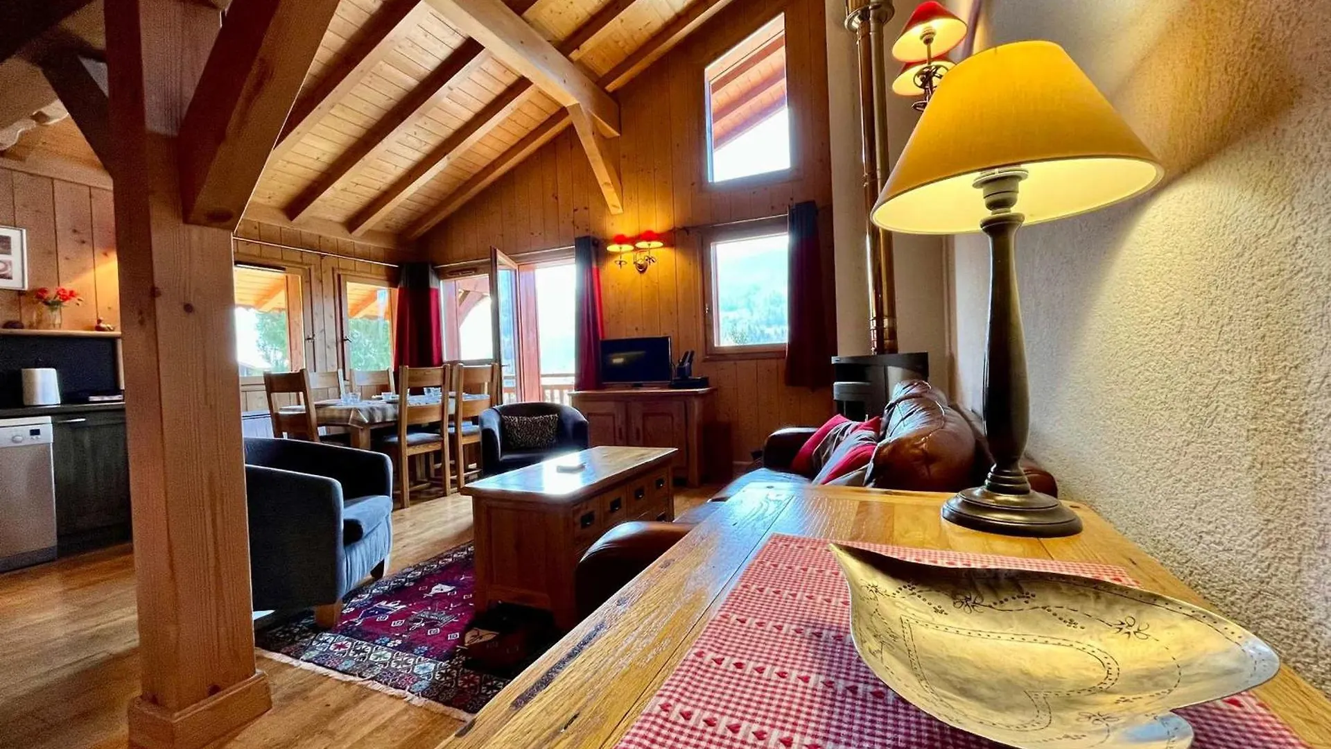 Chalet Moderne 3 Chambres Avec Balcon Et Garage A Samoens - Fr-1-624-25 0*,
